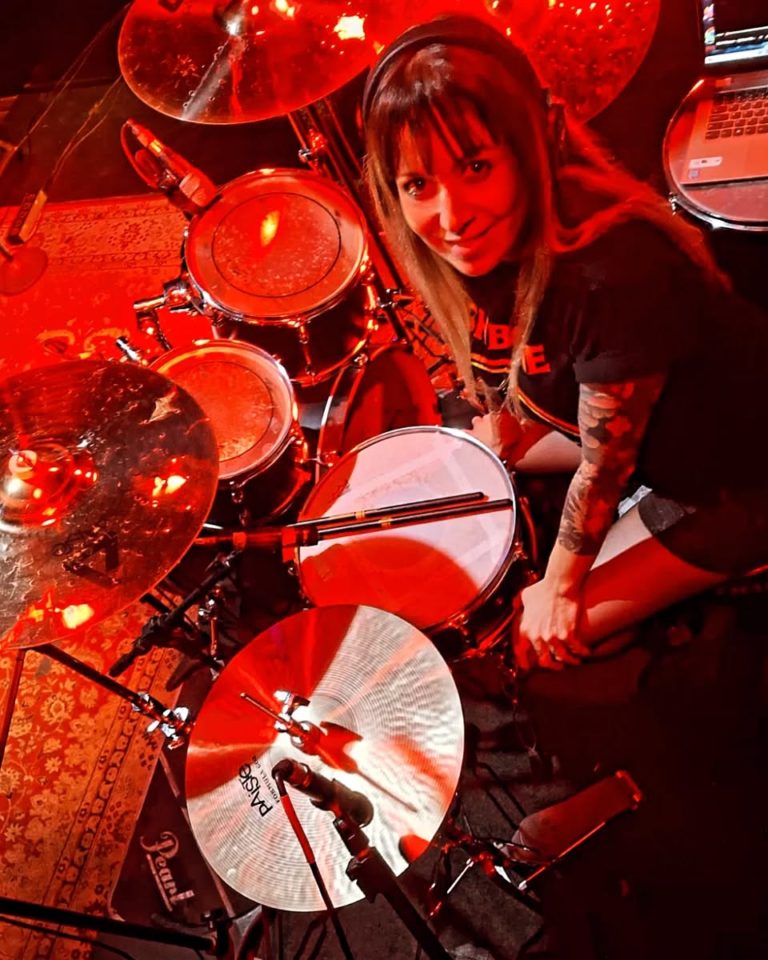 Fernanda Terra na E-miracle Ville: curso da renomada baterista marca o lançamento do Espaço MusiquE
