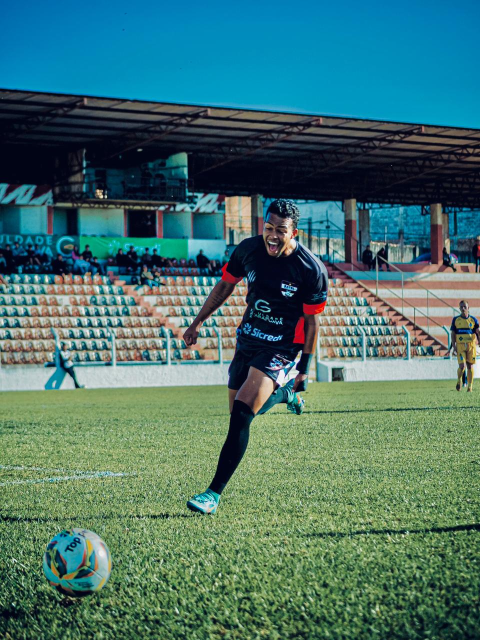 De Itagi ao Futebol Profissional: A Jornada de Superação de Patrick Alves