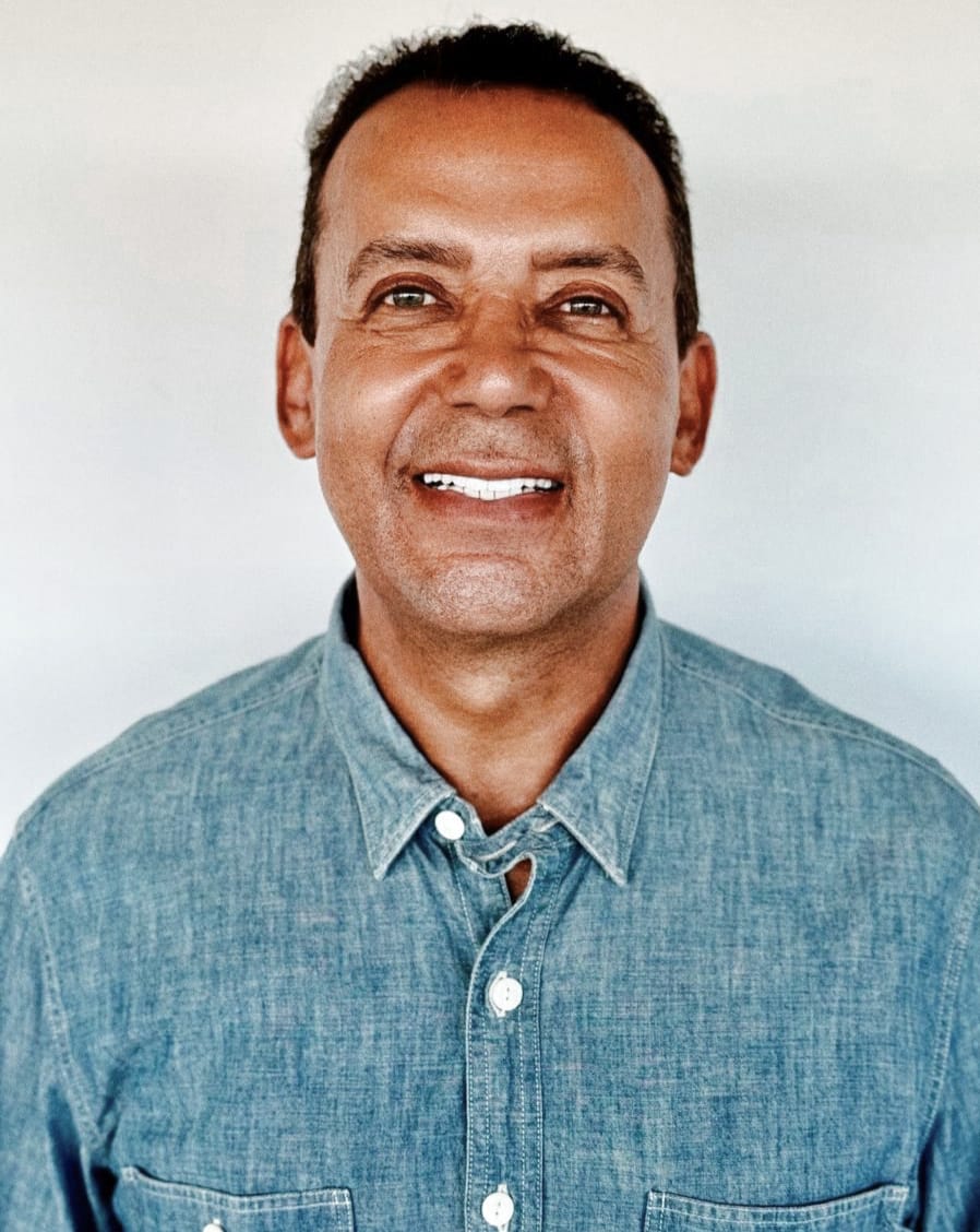 Muito além dos resgates: Paulo Antônio de Azevedo eterniza a coragem, a humanidade e a missão dos guarda-vidas na literatura brasileira